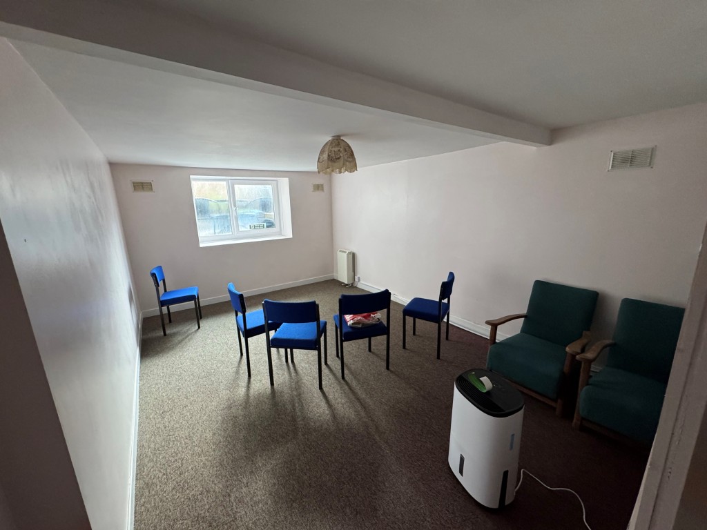 Lot: 93 - FREEHOLD TOWN CENTRE FORMER CHURCH OVER FOUR FLOORS WITH POTENTIAL - Spare room